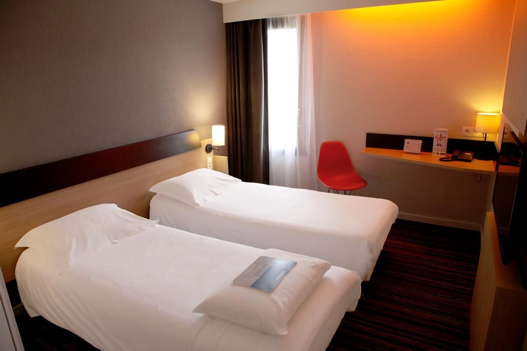 Kyriad Tours Sud - Chambray Les Tours Ngoại thất bức ảnh