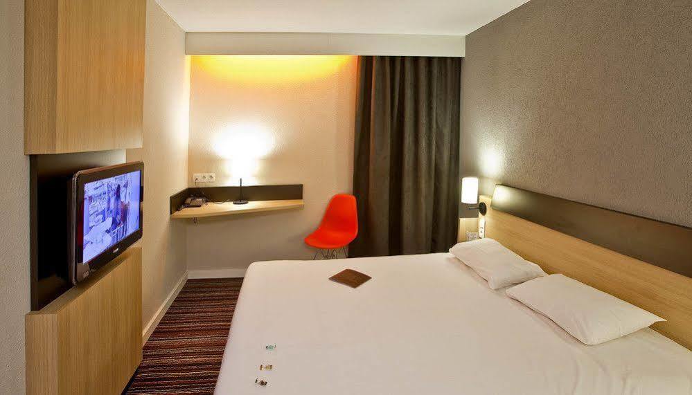 Kyriad Tours Sud - Chambray Les Tours Ngoại thất bức ảnh